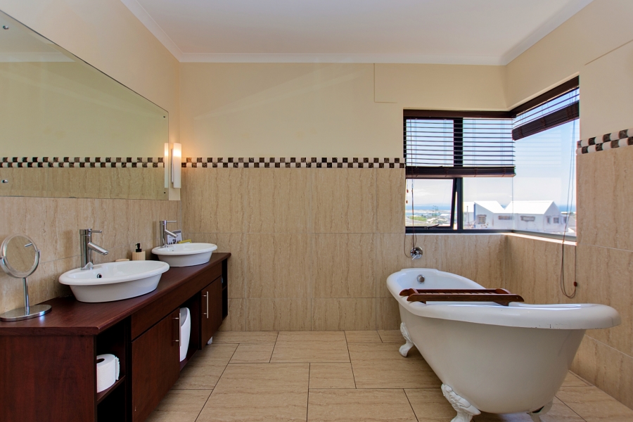 7 Bedroom Property for Sale in Myburgh Park Western Cape